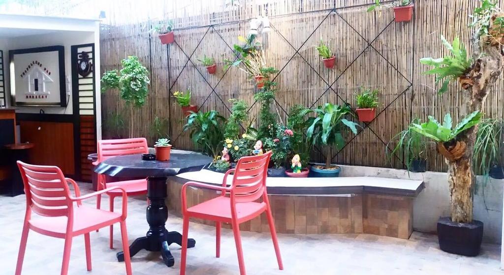 Хостел Travellers Pad Boracay Balabag  Екстер'єр фото