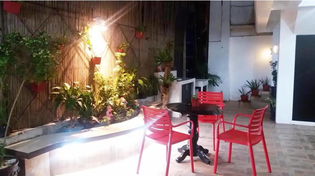Хостел Travellers Pad Boracay Balabag  Екстер'єр фото