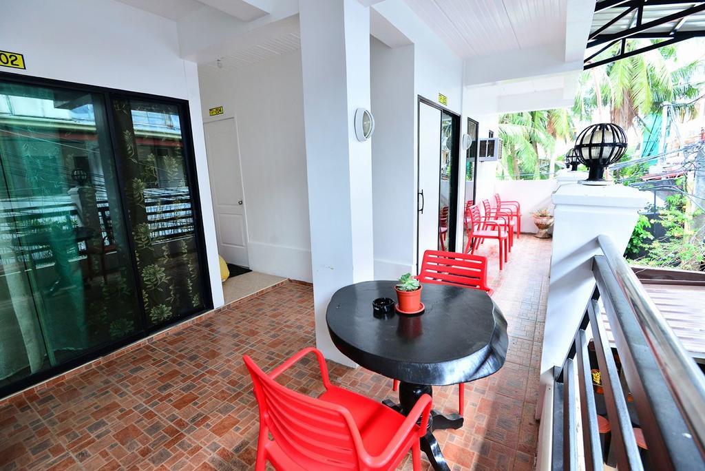 Хостел Travellers Pad Boracay Balabag  Екстер'єр фото