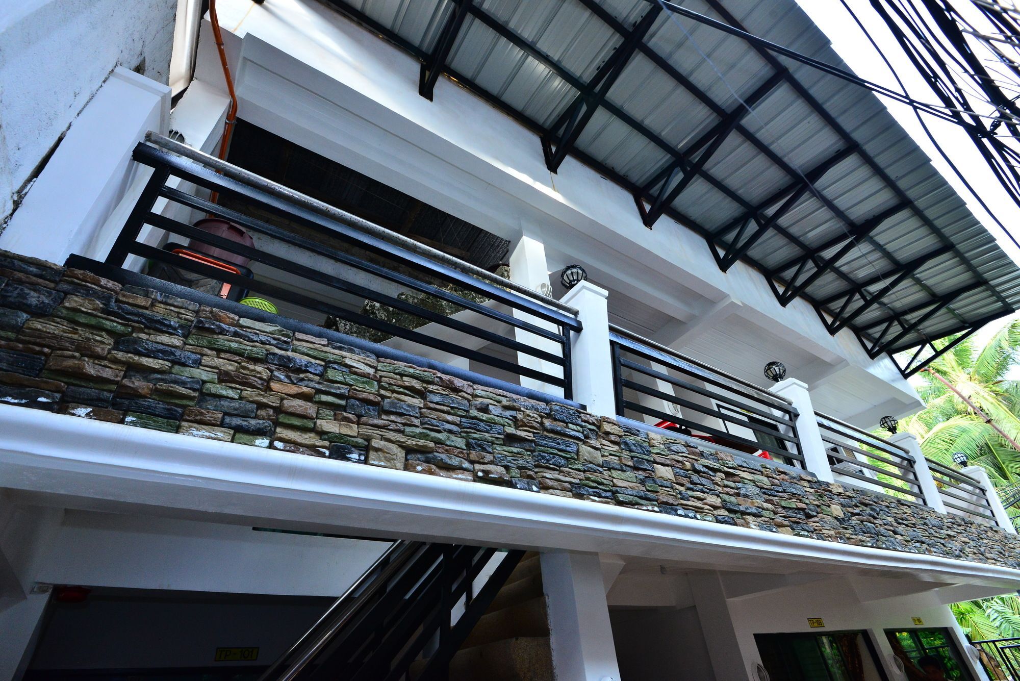 Хостел Travellers Pad Boracay Balabag  Екстер'єр фото