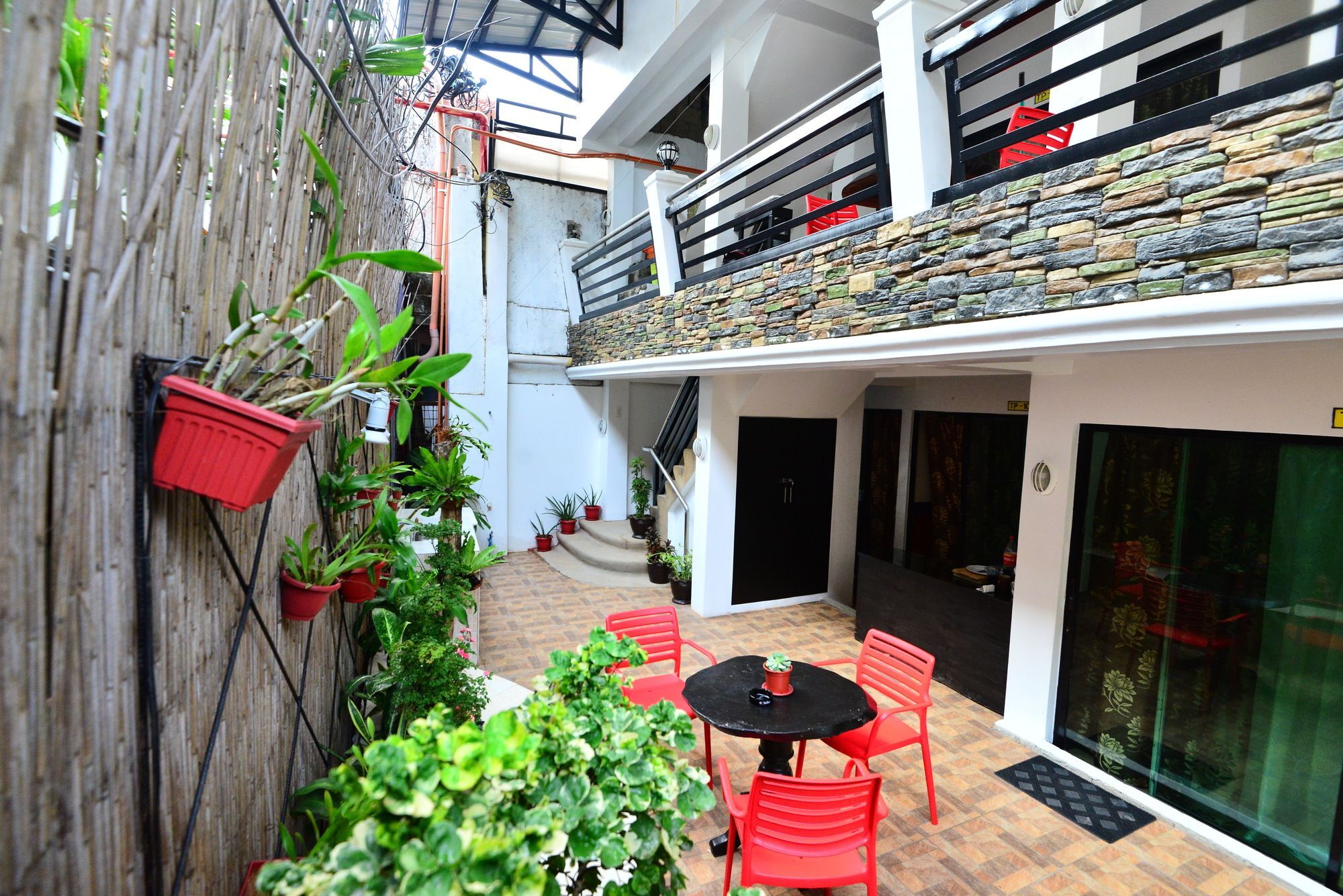 Хостел Travellers Pad Boracay Balabag  Екстер'єр фото