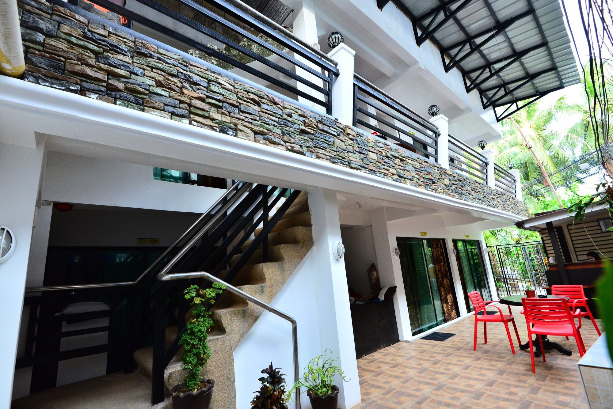 Хостел Travellers Pad Boracay Balabag  Екстер'єр фото