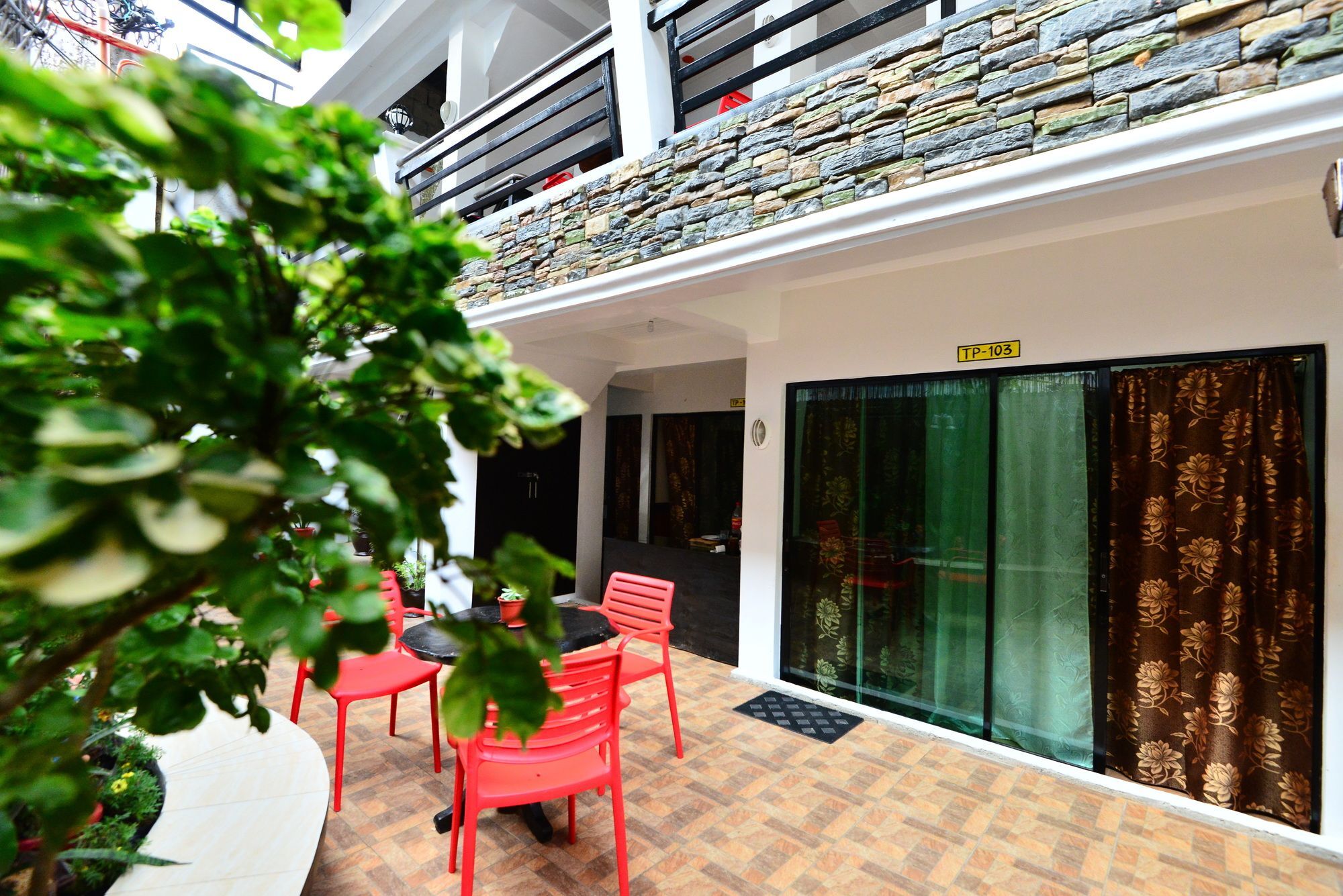 Хостел Travellers Pad Boracay Balabag  Екстер'єр фото