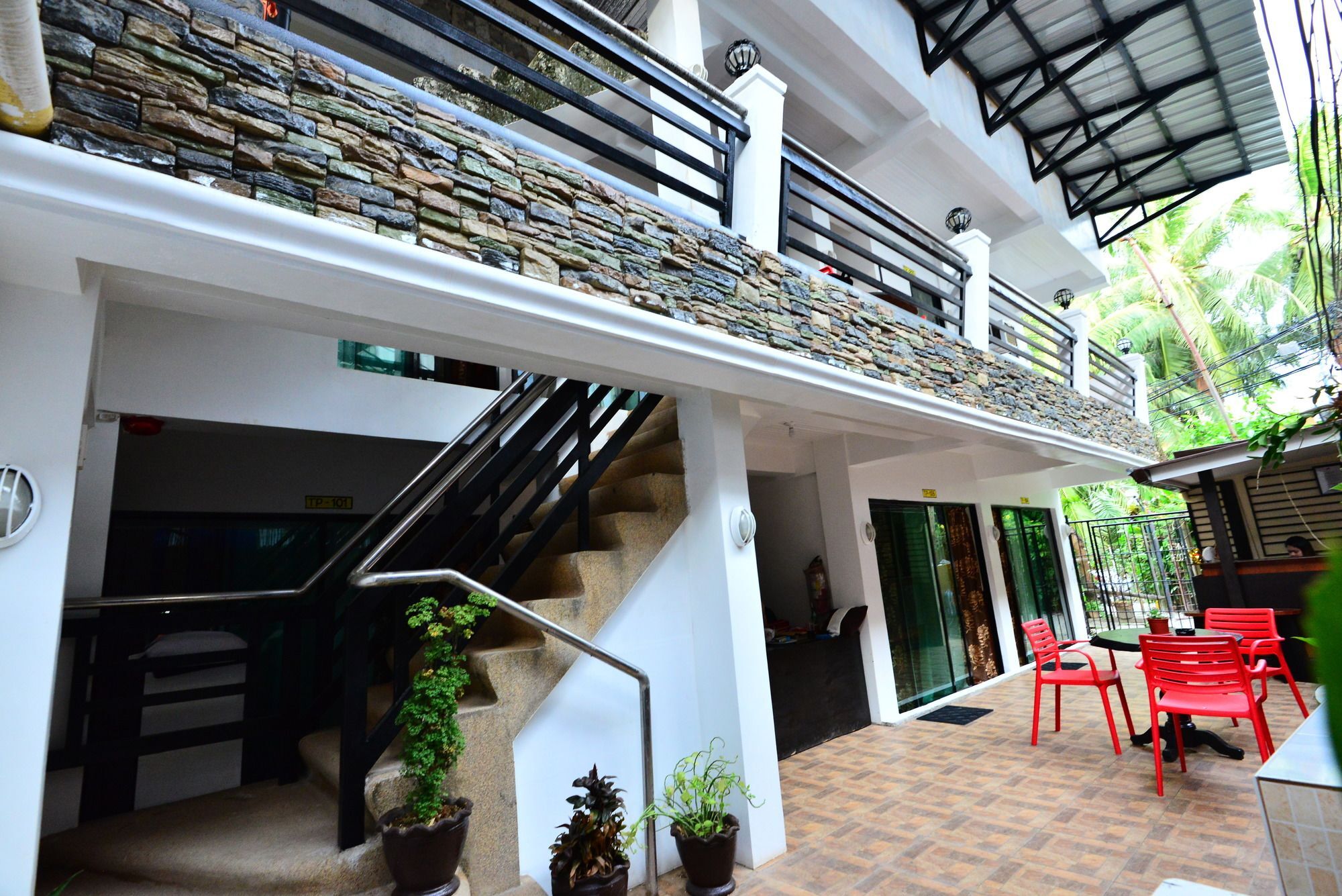 Хостел Travellers Pad Boracay Balabag  Екстер'єр фото