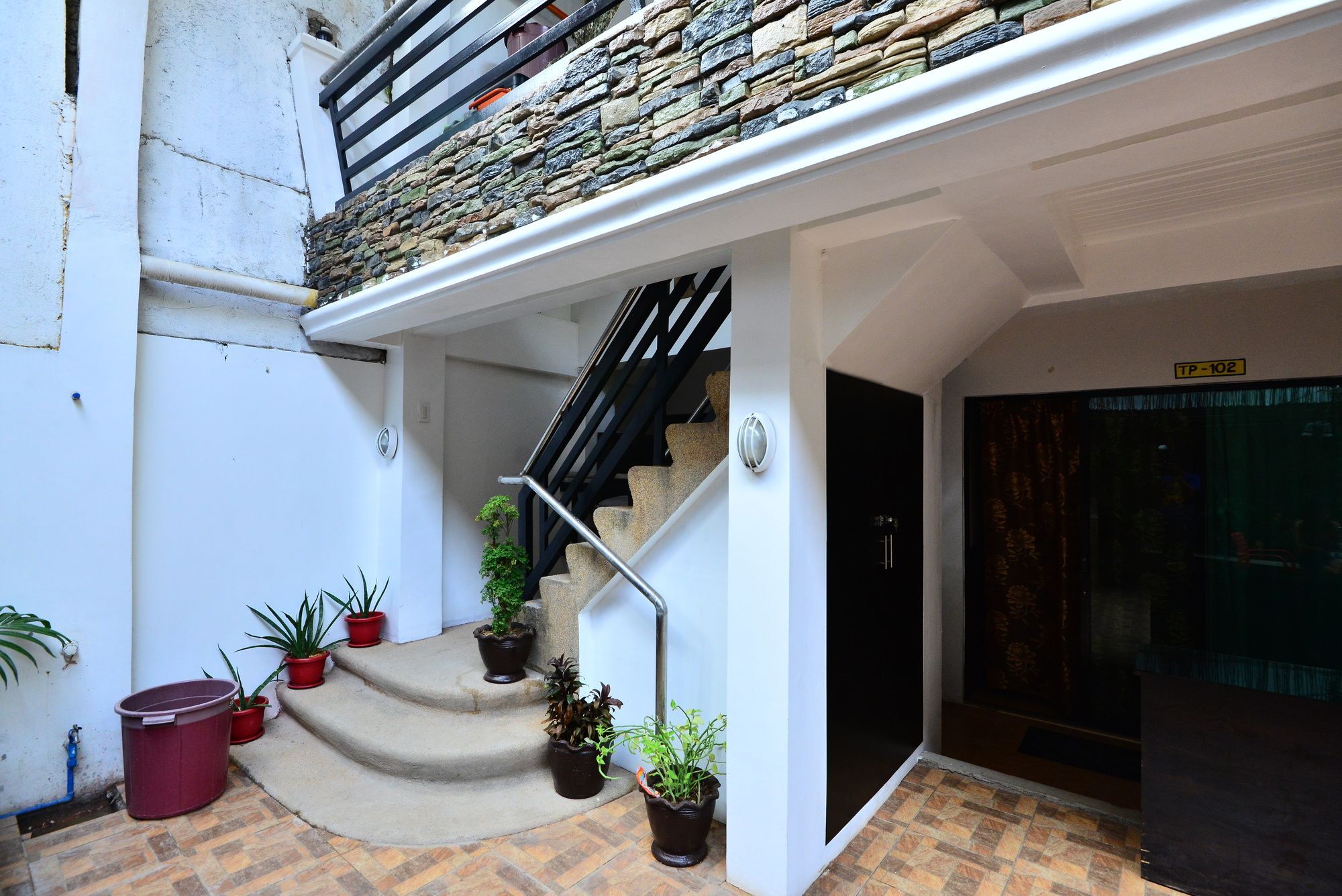 Хостел Travellers Pad Boracay Balabag  Екстер'єр фото