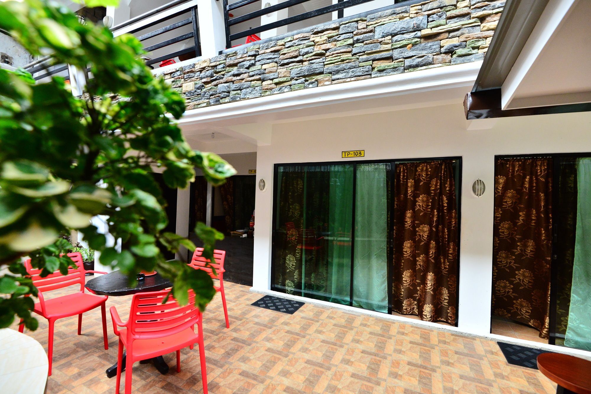 Хостел Travellers Pad Boracay Balabag  Екстер'єр фото