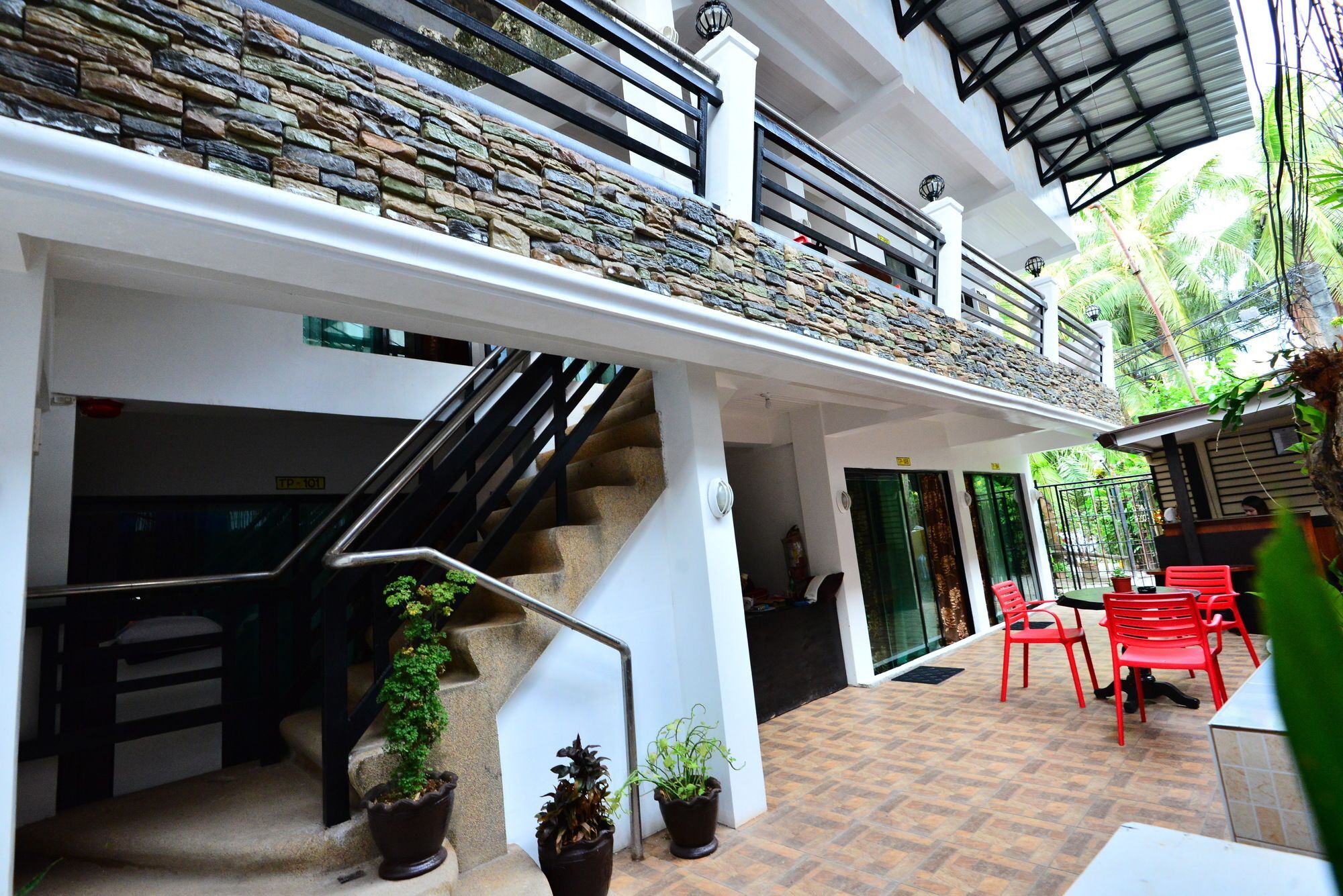Хостел Travellers Pad Boracay Balabag  Екстер'єр фото